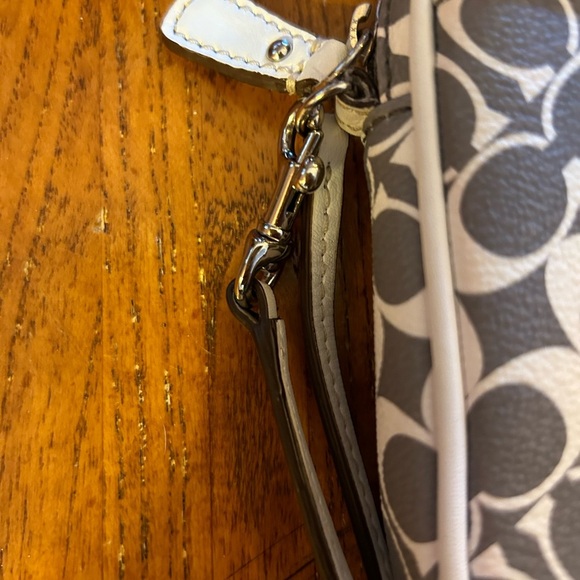 Coach Small Wristlet Gray & White w/ Pink Stripe NWOT!! - Picture 13 of 13